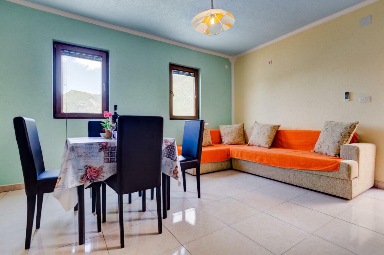Romeo And Juliet Apartments Tivat Exterior foto